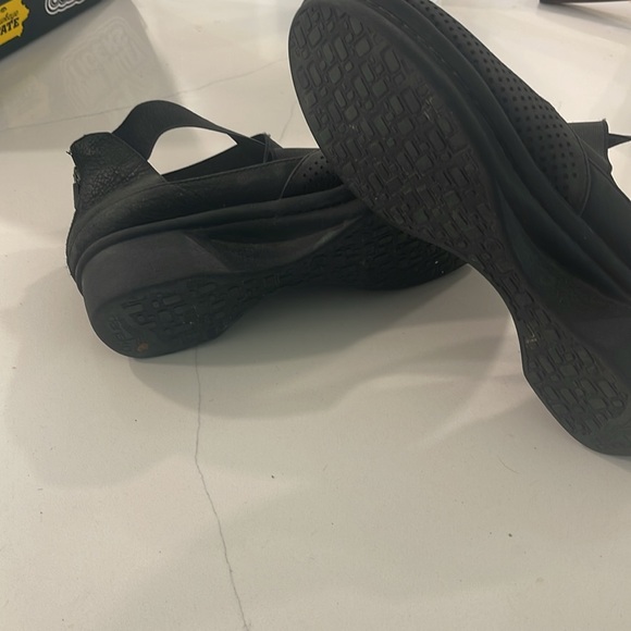 EUC Dansko Laura black wedge sandal, elastic strap, Mary Jane size 39 - Picture 5 of 5